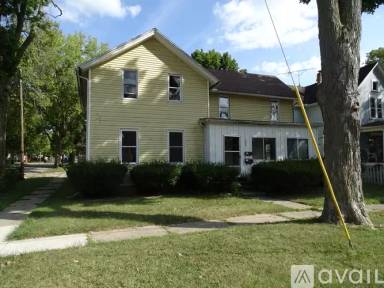 Main picture of 426 Ormsby St