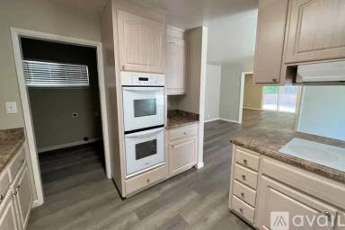 Main picture of 217 Locust Dr