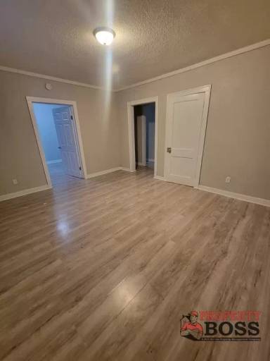 Main picture of 1502 Broadway St