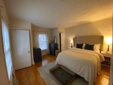 Main picture of 1018 Clinton St