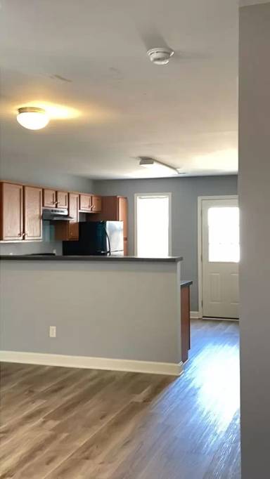 Main picture of 2 B St
