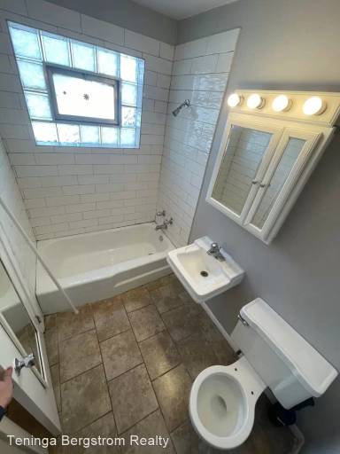 Main picture of 3011 W 111th St