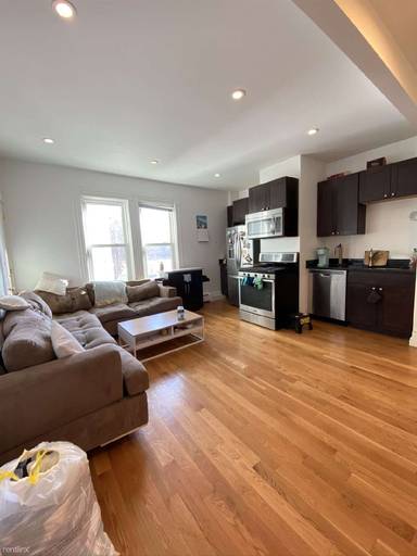 Main picture of 322 1/2 Western Ave