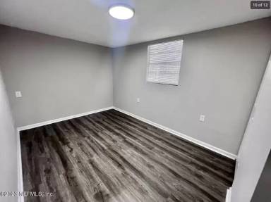 Main picture of 4741 Colonial Ave