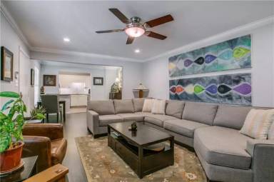 Main picture of 5926 Sandhurst Ln