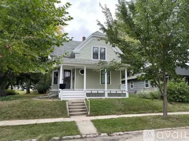 Main picture of 125 S Garfield Ave