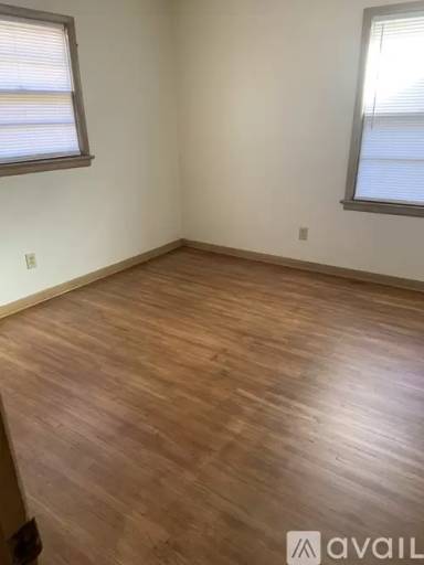 Main picture of 815 N Woodlawn Blvd