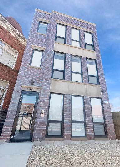 Main picture of 3762 S Indiana Ave