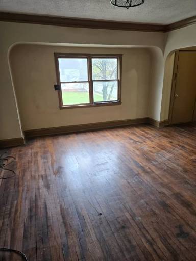 Main picture of 2332 W Lloyd St