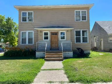 Main picture of 458 3rd St NE