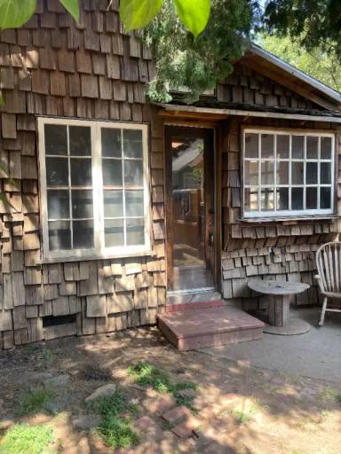 Main picture of 382 E 4th St