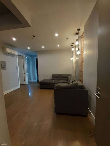 Main picture of 484 Harman St