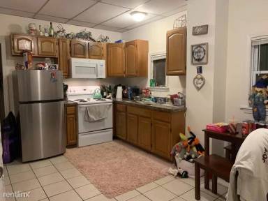 Main picture of 79 Oak St