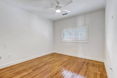 Main picture of 416 E Bay St