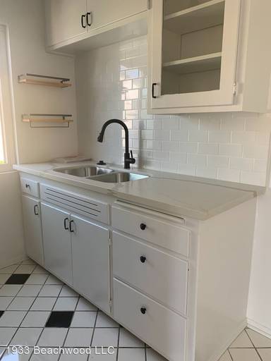Main picture of 1933 N Beachwood Dr