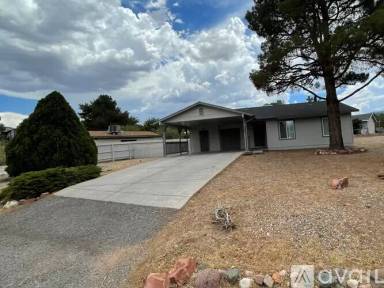 Main picture of 2220 S Cottonwood Dr