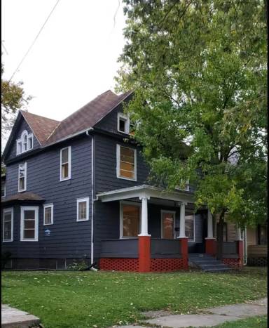 Main picture of 1356 Woodland Ave NW