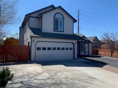 Main picture of 864 NE Locksley Dr