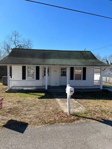 Main picture of 305 E Washington Ave