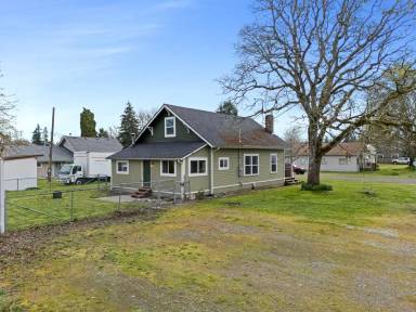Main picture of 306 3rd St W