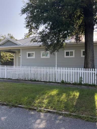 Main picture of 420 N E St