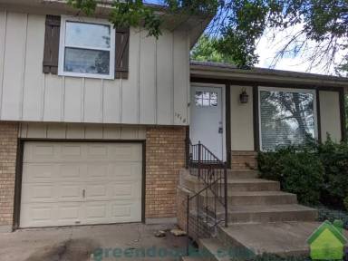 Main picture of 1718 E Penrose Ln