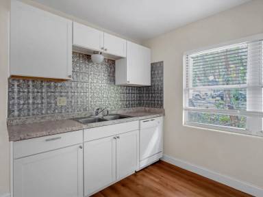 Main picture of 44 N Glenwood Ave