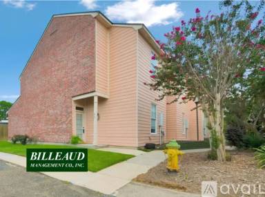 Main picture of 400 W Brentwood Blvd