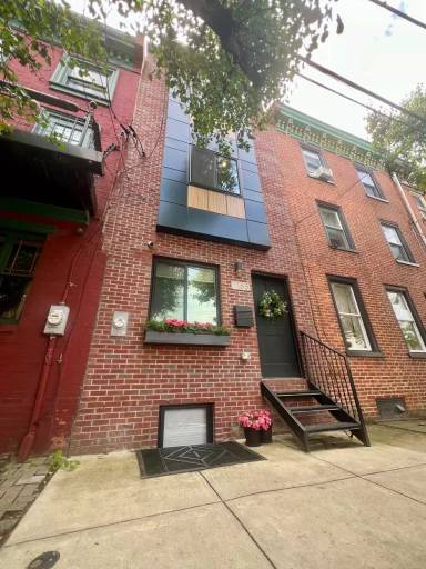 Main picture of 166 W Laurel St