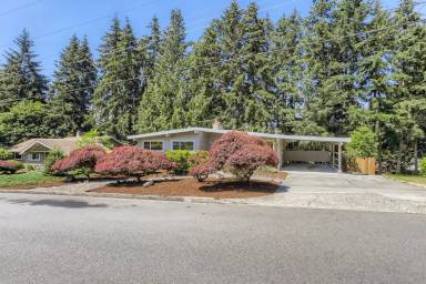 Main picture of 33 158th Pl SE