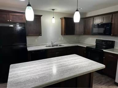 Main picture of 1042 E Madison St