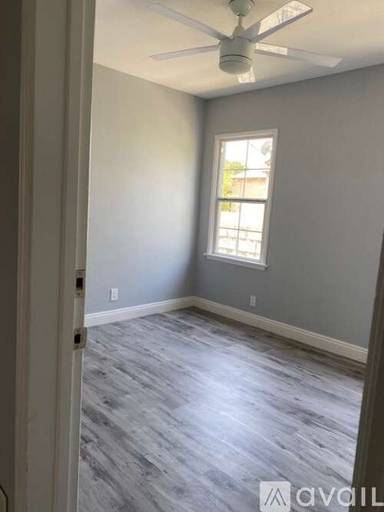 Main picture of 11140 Vanowen St