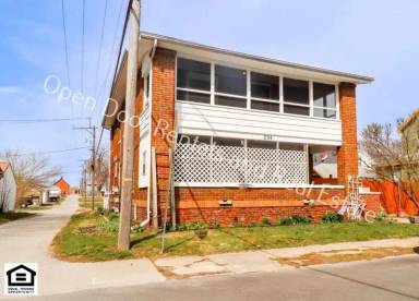 Main picture of 204 1/2 W Houston St