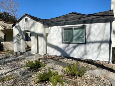 Main picture of 1829 Burnett Way