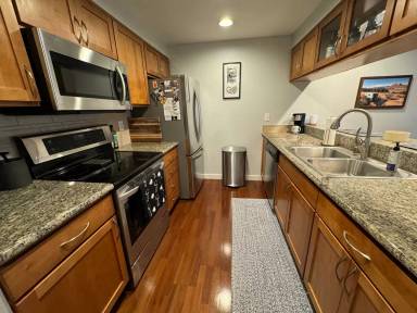 Main picture of 25 N Broadway