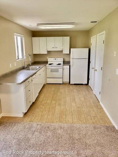 Main picture of 462 W 300 N