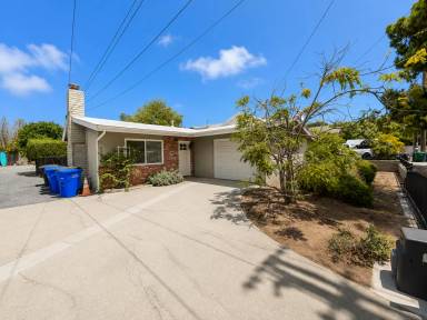 Main picture of 996 Pine Ave