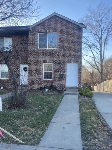 Main picture of 223 N Clinton - 6