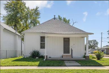 Main picture of 1129 6th Ave