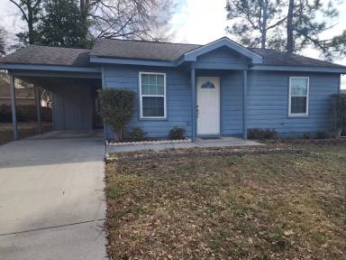 Main picture of 100 Lake Pointe Dr