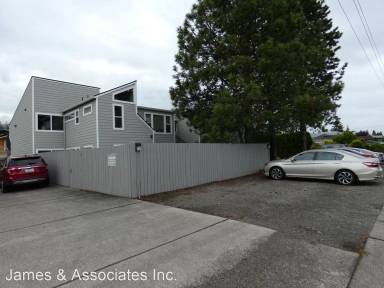Main picture of 426 E Lauridsen Blvd