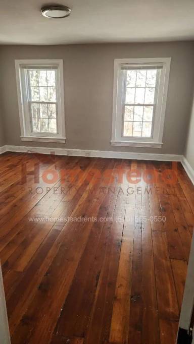 Main picture of 912 W Washington St