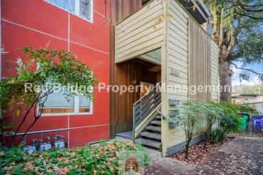 Main picture of 2320 SE Morrison St