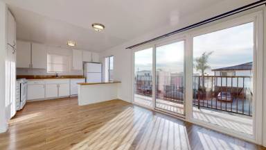 Main picture of 526 Manhattan Ave