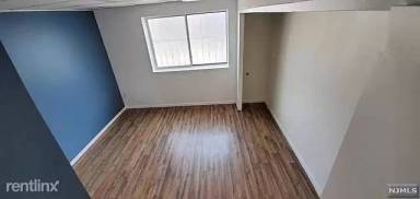 Main picture of 607 Sussex St