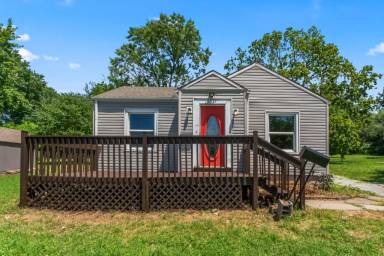 Main picture of 2521 S Evanston Ave