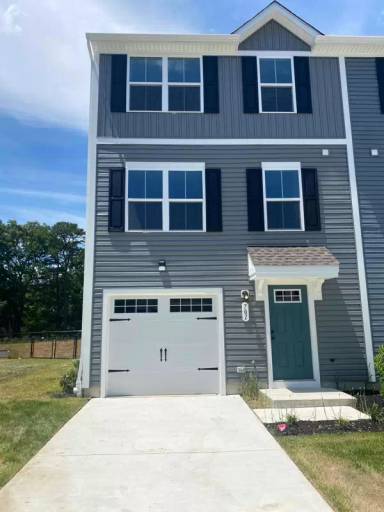 Main picture of 701 Cyprus Ct