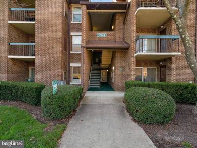 Main picture of Willow Wood Condominiums