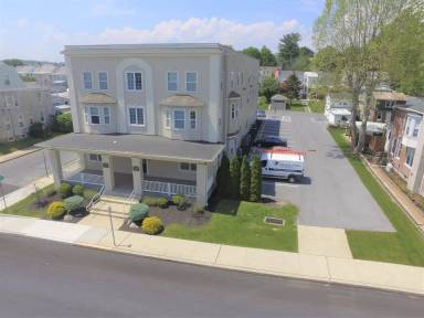 Main picture of 301 E Main St