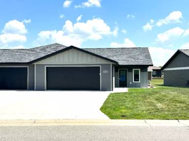 Main picture of 2920 Sportsmans Dr